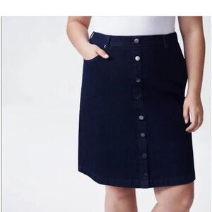 Universal Standard Ang Denim Skirt. Dark denim. Size XL (22/24)